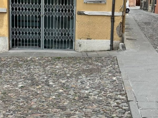 negozio in affitto a Ferrara in zona Centro Storico