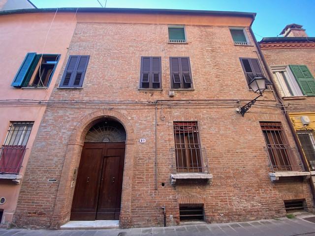 appartamento in affitto a Ferrara in zona Centro Storico