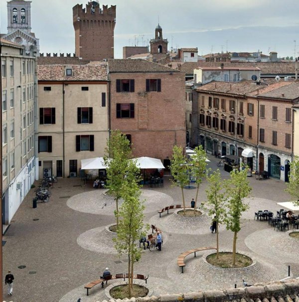 negozio in affitto a Ferrara in zona Centro Storico