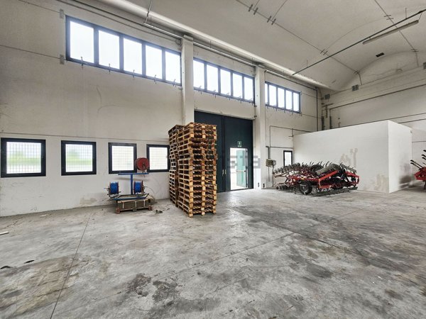capannone in affitto a Ferrara