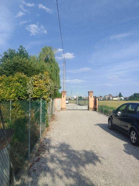 appartamento in affitto a Ferrara in zona Correggio