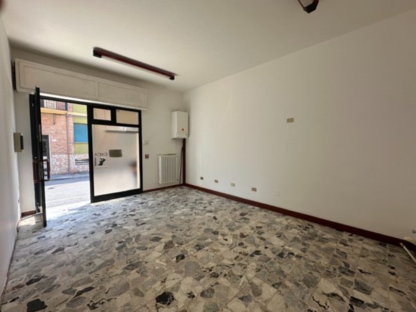 negozio in affitto a Ferrara