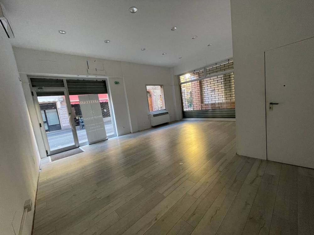 negozio in affitto a Ferrara in zona Centro Storico
