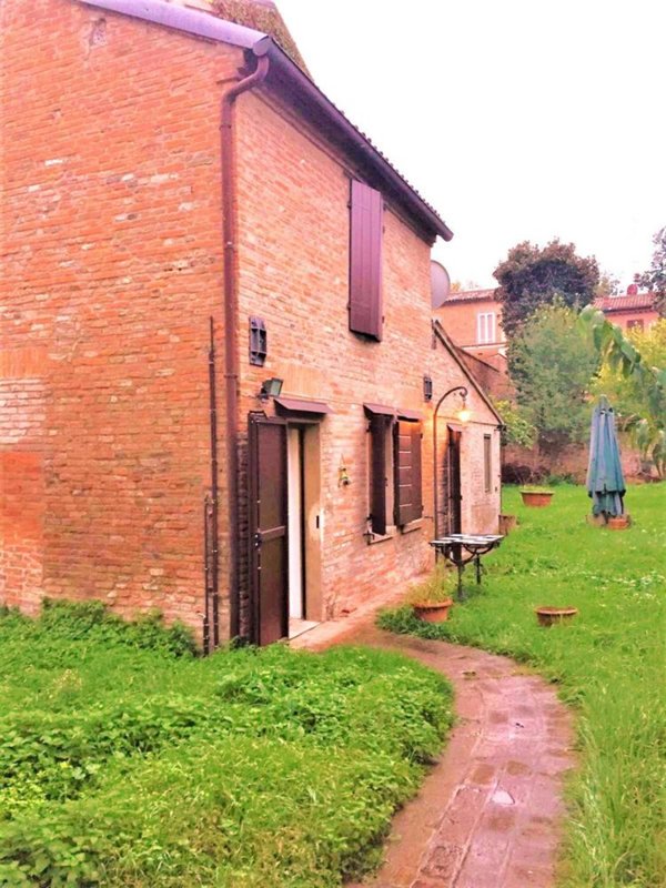 casa indipendente in affitto a Ferrara in zona Centro Storico