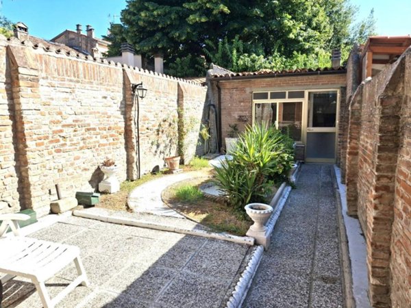 casa indipendente in affitto a Ferrara in zona Centro Storico