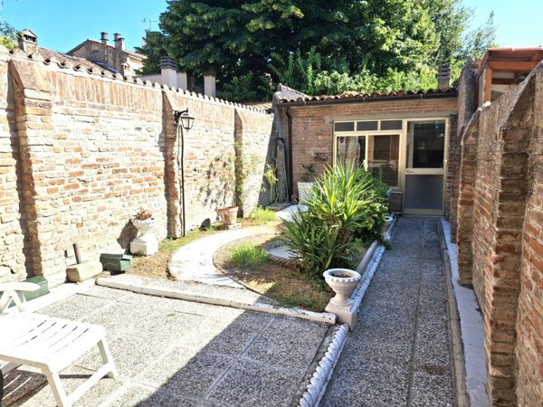 casa indipendente in affitto a Ferrara in zona Centro Storico