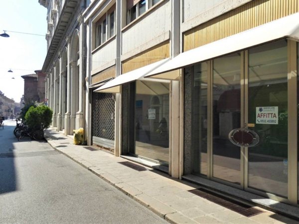 negozio in affitto a Ferrara in zona Centro Storico