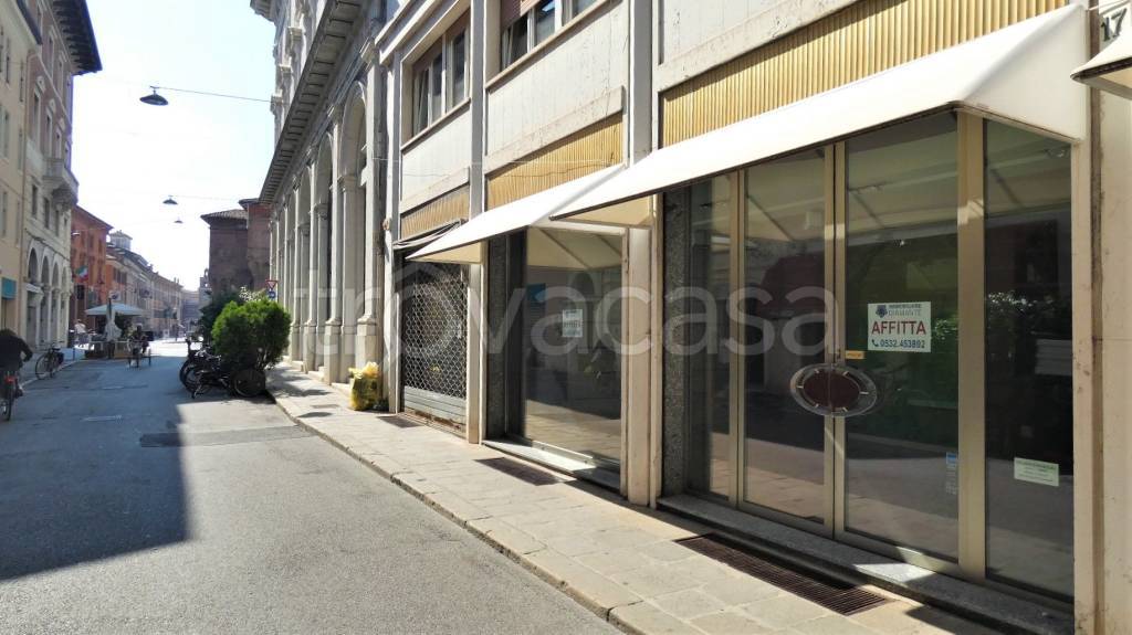 negozio in affitto a Ferrara in zona Centro Storico
