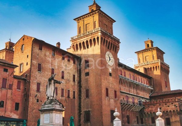 negozio in affitto a Ferrara in zona Centro Storico