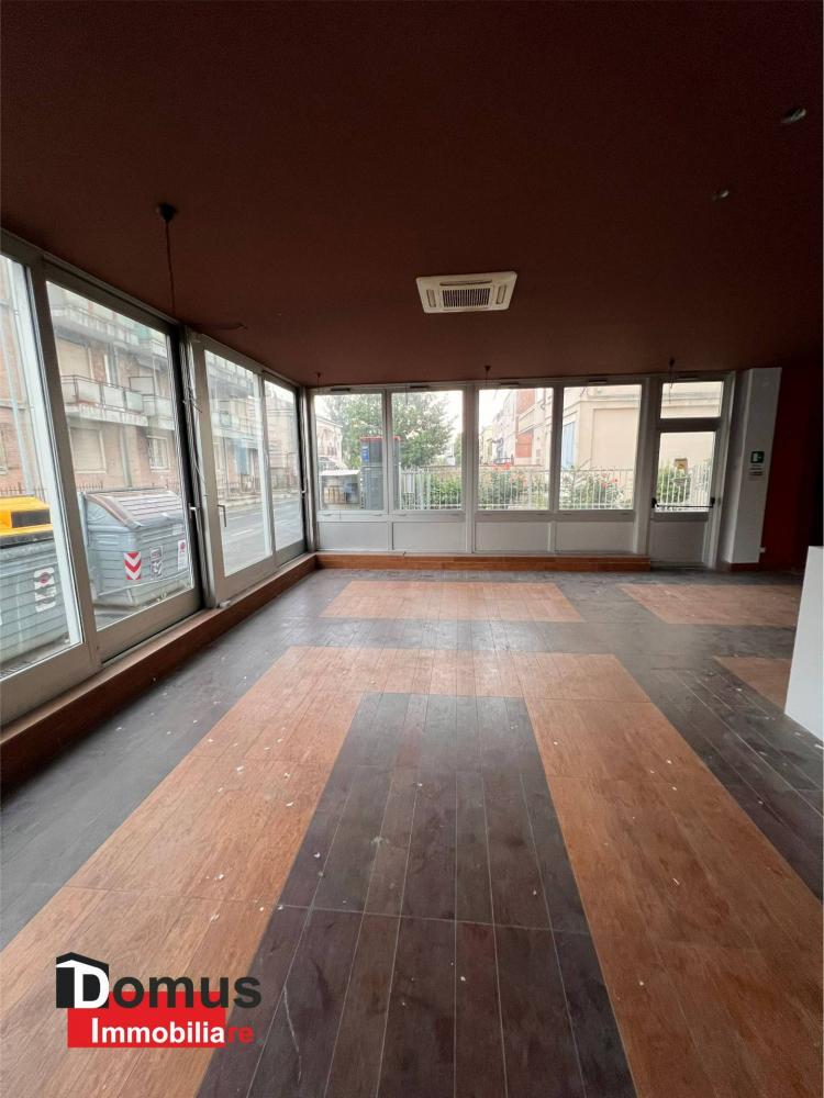 locale commerciale in affitto a Ferrara