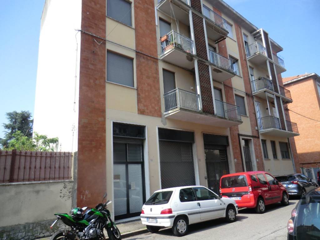 negozio in affitto a Ferrara