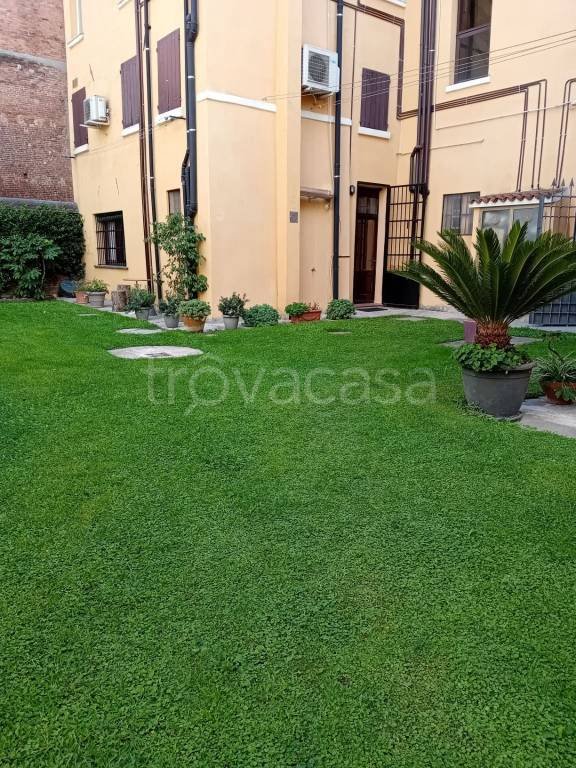 appartamento in affitto a Ferrara in zona Centro Storico