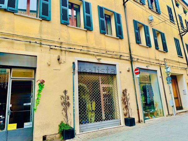 trivano in affitto a Ferrara in zona Centro Storico