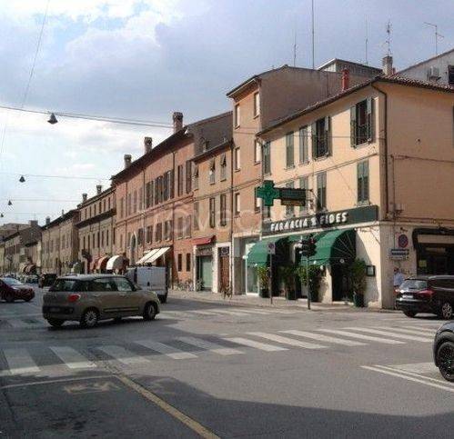 negozio in affitto a Ferrara in zona Centro Storico