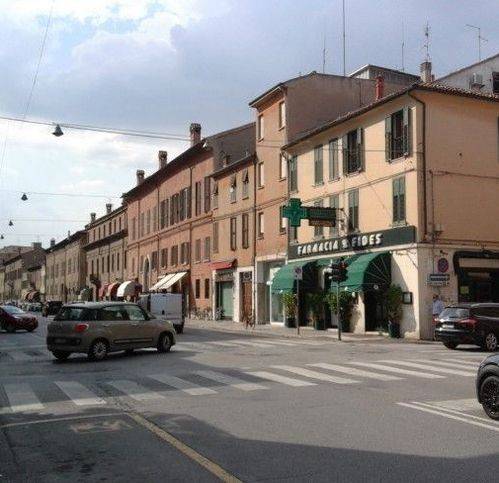 negozio in affitto a Ferrara in zona Centro Storico