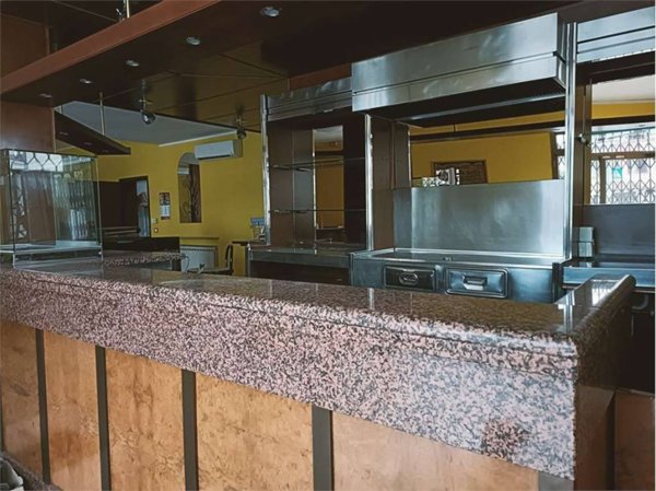 negozio in affitto a Ferrara in zona Centro Storico