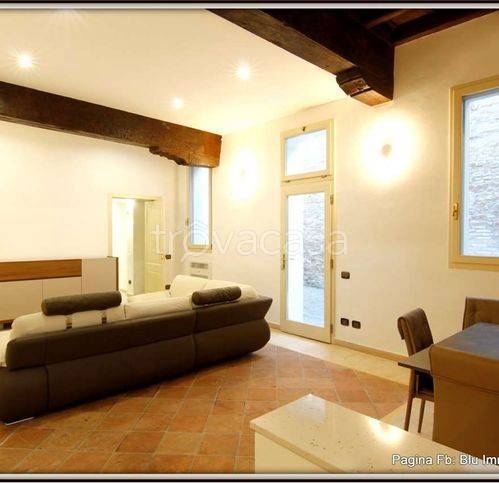 casa indipendente in affitto a Ferrara in zona Centro Storico