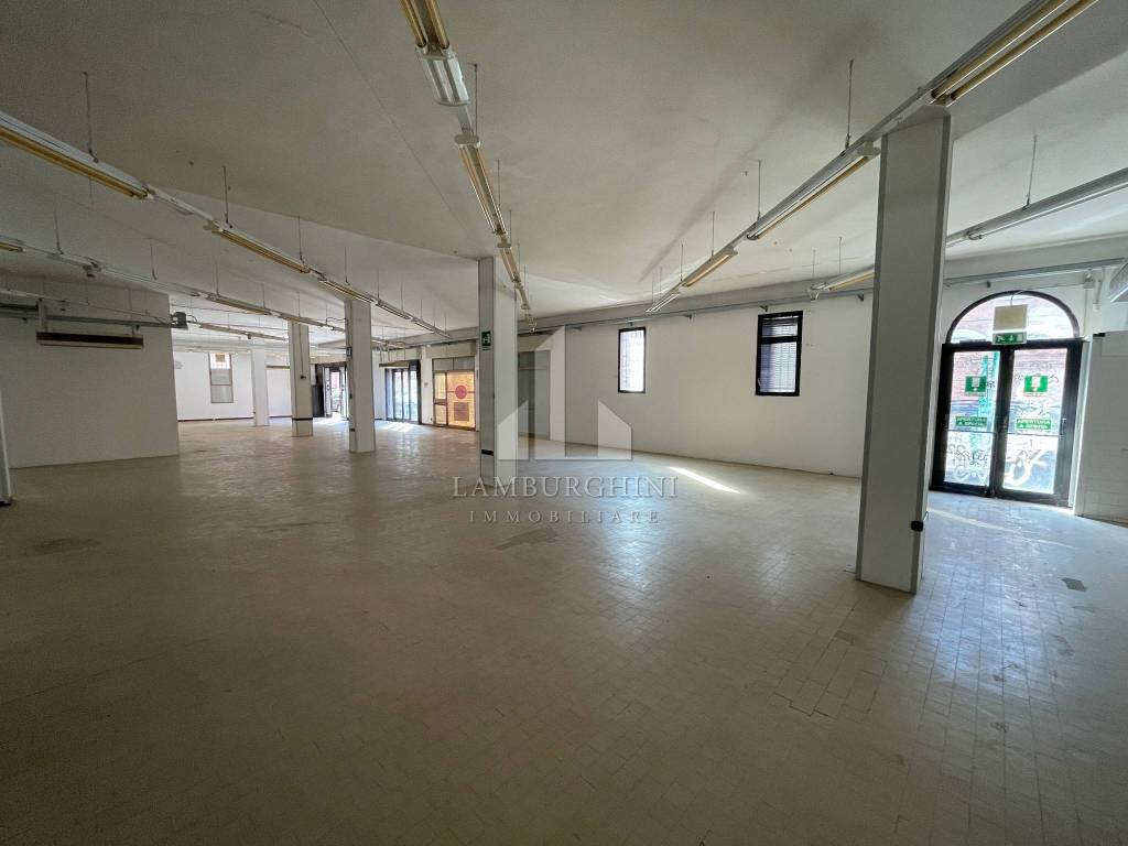 negozio in affitto a Ferrara in zona Centro Storico