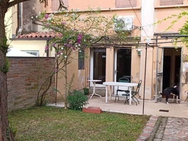 intera palazzina in affitto a Ferrara