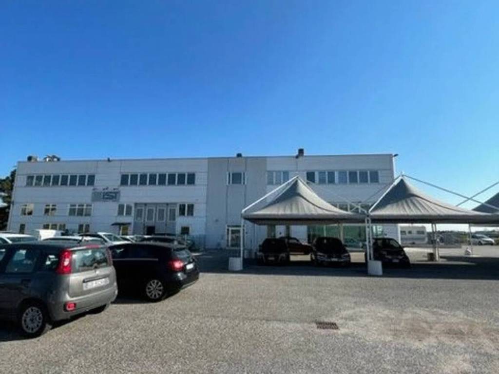 locale commerciale in affitto a Ferrara in zona San Martino