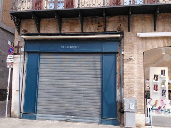 negozio in affitto a Ferrara in zona Centro Storico