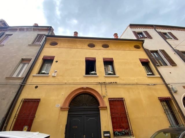 appartamento in affitto a Ferrara in zona Centro Storico