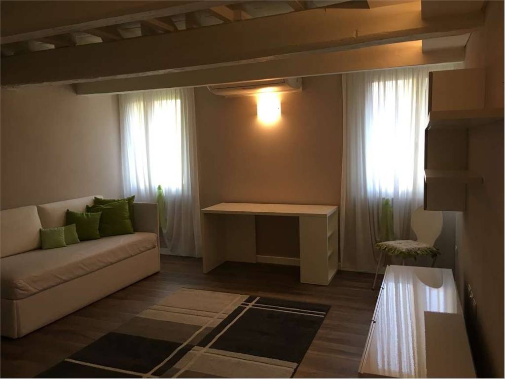appartamento in affitto a Ferrara in zona Centro Storico