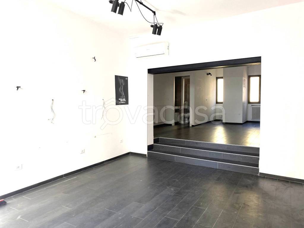 negozio in affitto a Ferrara