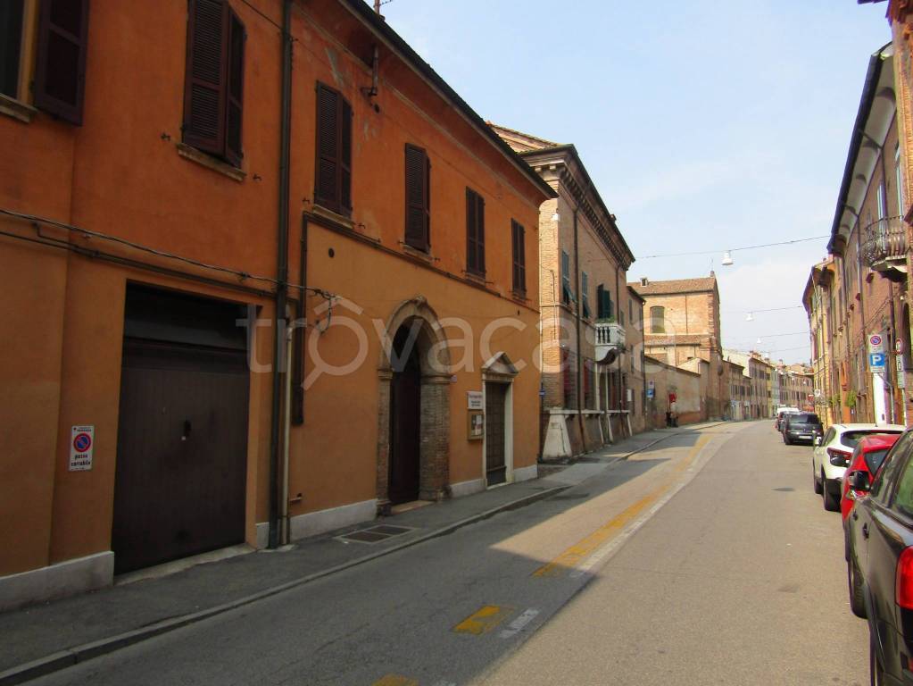 appartamento in affitto a Ferrara in zona Centro Storico