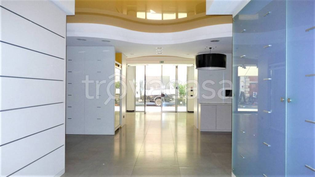 negozio in affitto a Ferrara in zona Centro Storico