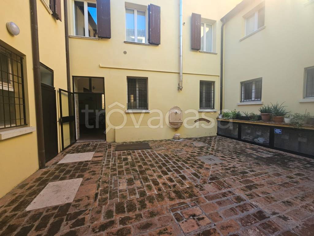 appartamento in affitto a Ferrara in zona Centro Storico