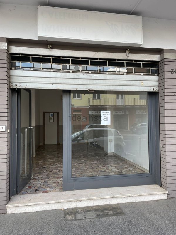 negozio in affitto a Ferrara