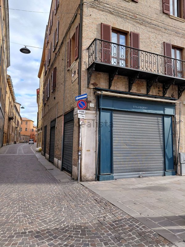 locale commerciale in affitto a Ferrara in zona Centro Storico
