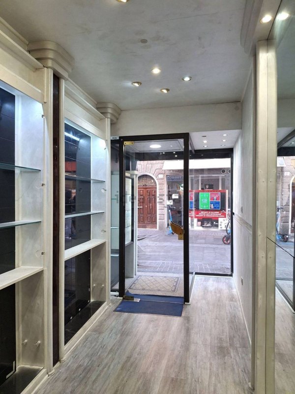 locale commerciale in affitto a Ferrara in zona Centro Storico