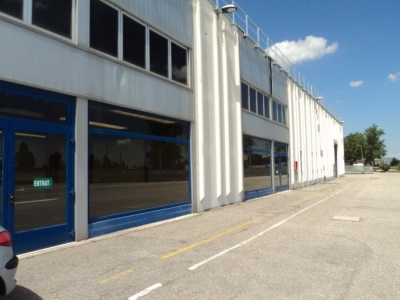 negozio in affitto a Ferrara