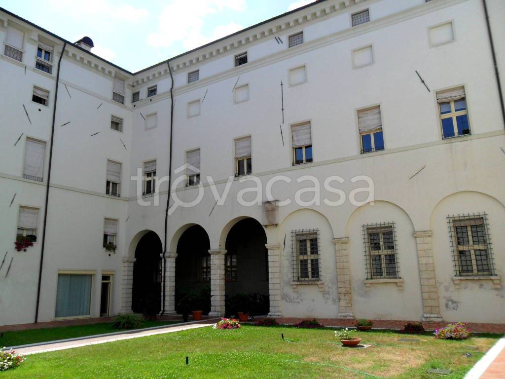 appartamento in affitto a Ferrara in zona Centro Storico