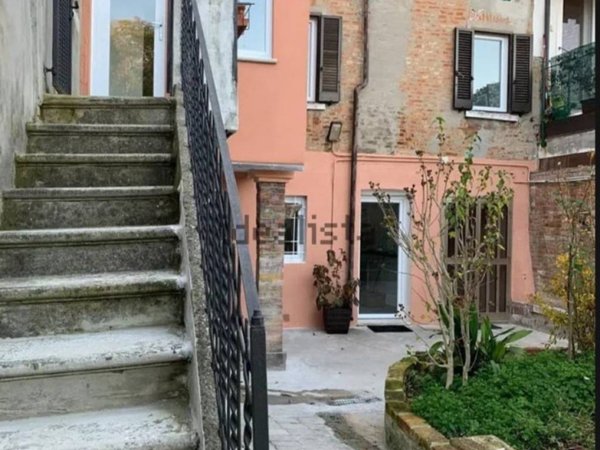 appartamento in affitto a Ferrara in zona Centro Storico