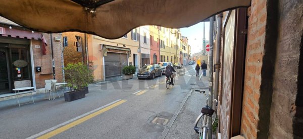 negozio in affitto a Ferrara