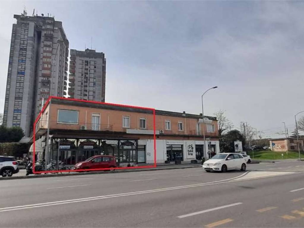 negozio in affitto a Ferrara