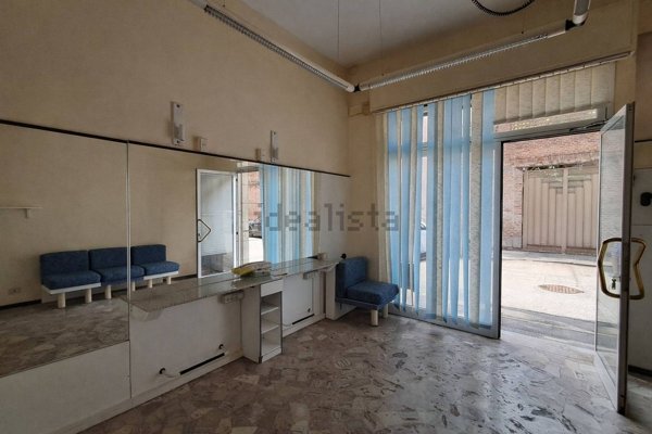 negozio in affitto a Ferrara