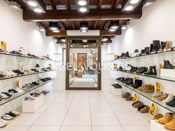 negozio in affitto a Ferrara in zona Centro Storico