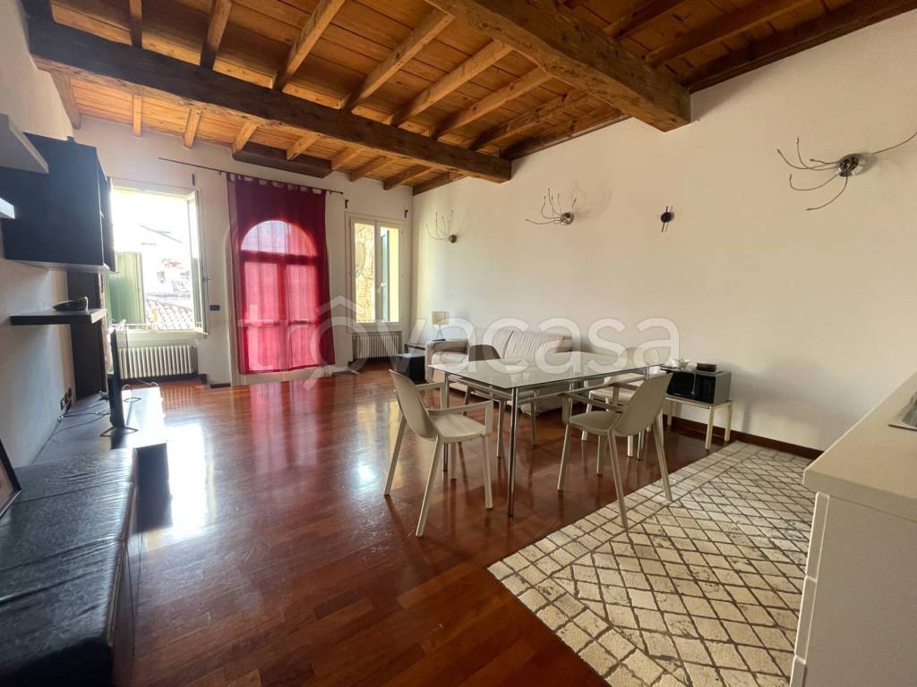 appartamento in affitto a Ferrara in zona Centro Storico