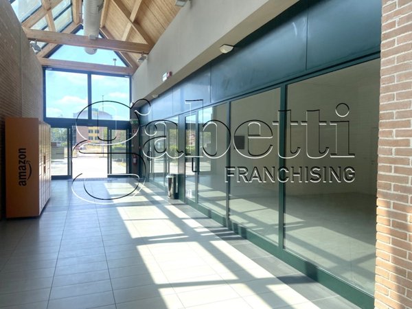 negozio in affitto a Ferrara