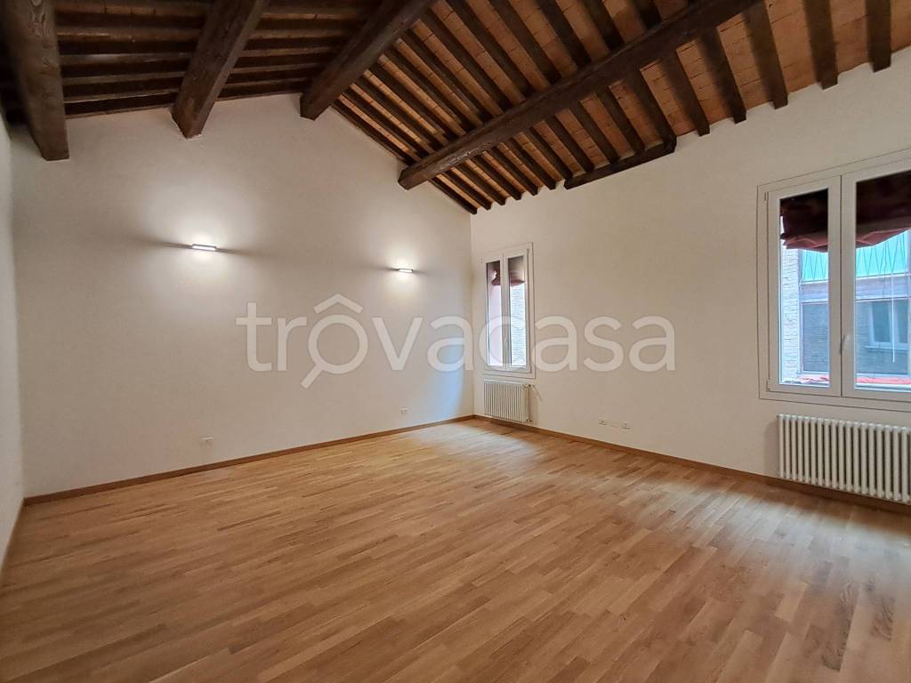 appartamento in affitto a Ferrara in zona Centro Storico