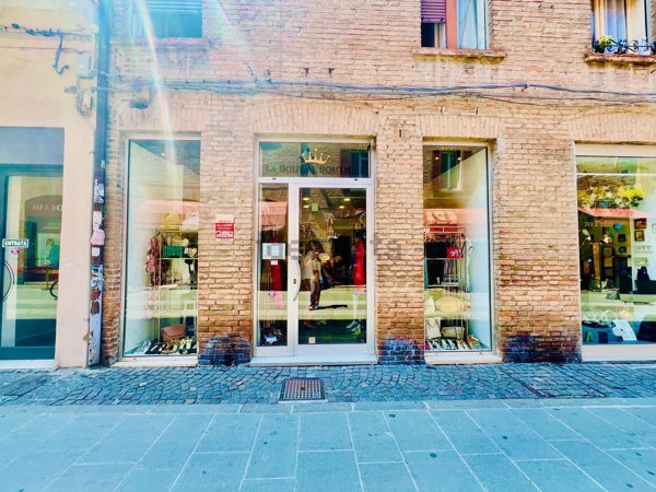 negozio in affitto a Ferrara in zona Centro Storico