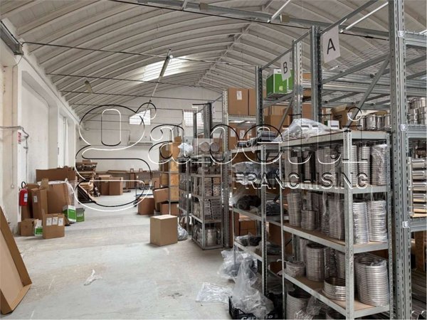 negozio in affitto a Ferrara