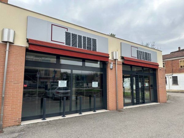 negozio in affitto a Ferrara