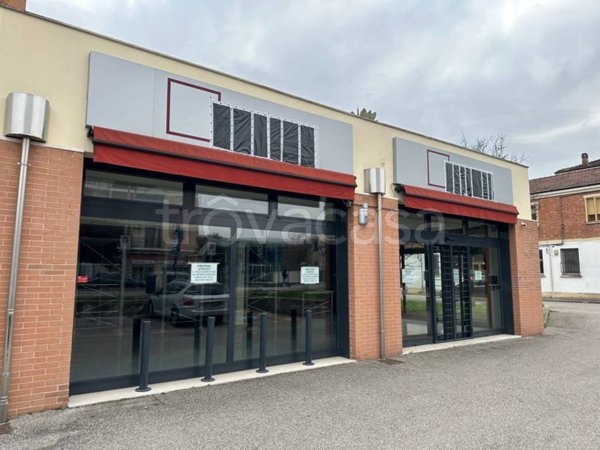 negozio in affitto a Ferrara
