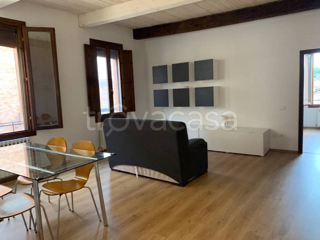 appartamento in affitto a Ferrara in zona Centro Storico