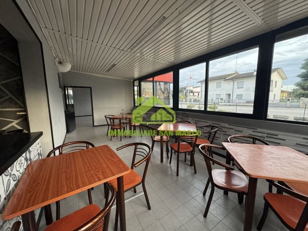 negozio in affitto a Ferrara in zona Casaglia